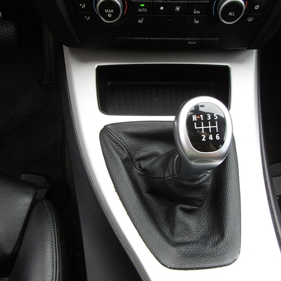 BMW 318d 19 of 28