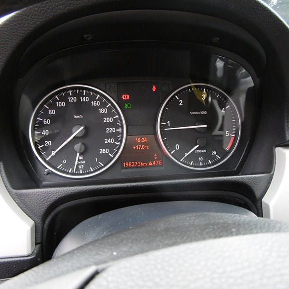 BMW 318d 17 of 28