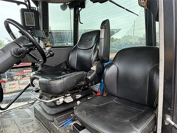 JCB Fasttrack 14 of 30