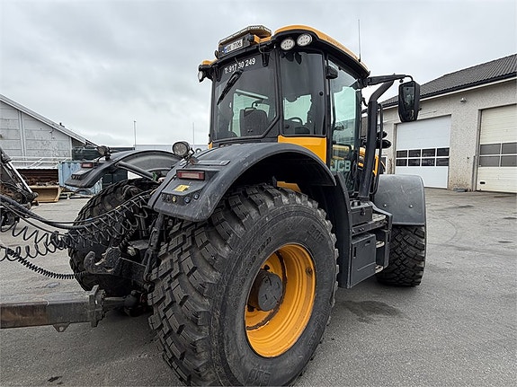 JCB Fasttrack 8 of 30