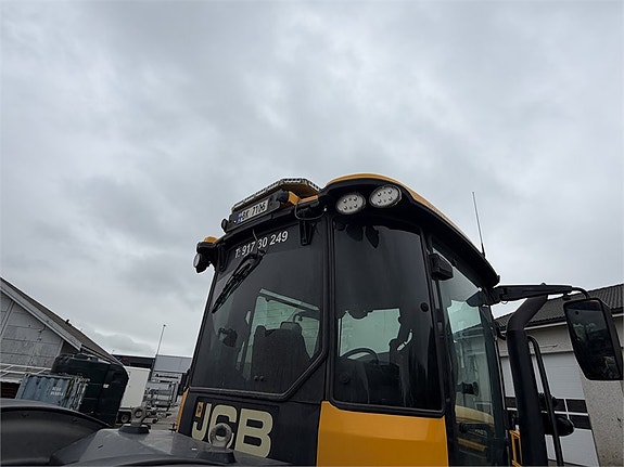 JCB Fasttrack 28 of 30