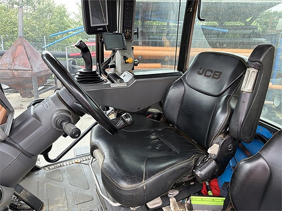 JCB Fasttrack 25 of 30