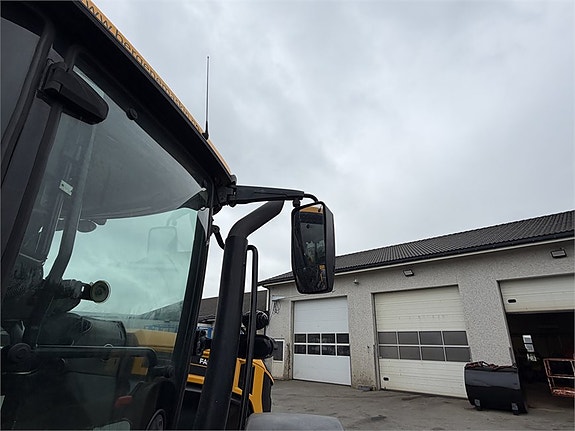 JCB Fasttrack 26 of 30
