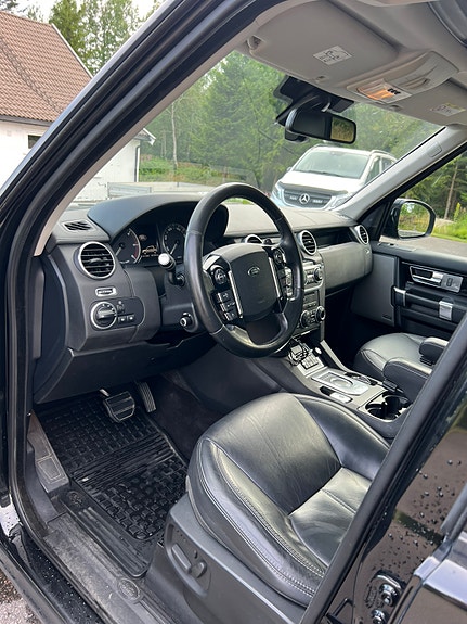 Land Rover Discovery 4 5 of 5