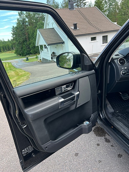 Land Rover Discovery 4 6 of 25