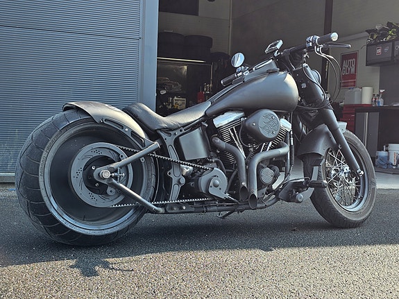 Harley-Davidson FLSTC Heritage Softail Classic 8 of 19