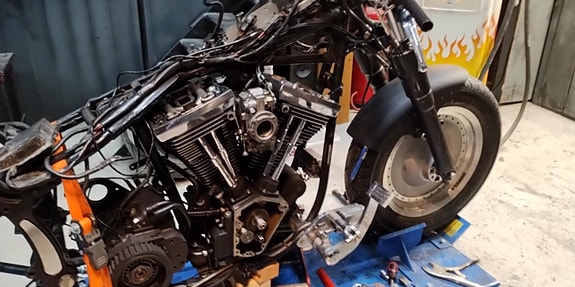 Harley-Davidson FLSTC Heritage Softail Classic 17 of 19