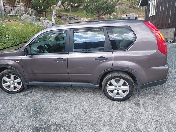 Nissan X-Trail 3 of 5