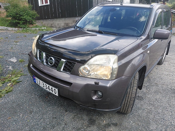 Nissan X-Trail 2 of 5