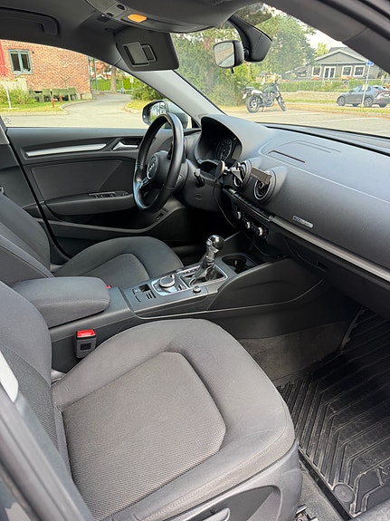 Audi e-tron 11 of 11