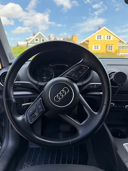 Audi e-tron 8 of 11