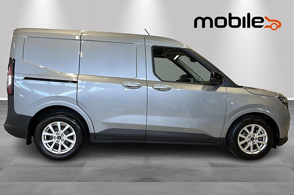Ford Transit Courier 2 of 5