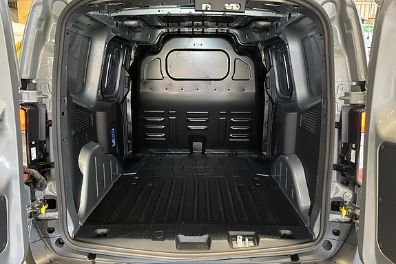 Ford Transit Courier 5 of 5