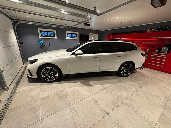 BMW i5 6 of 30