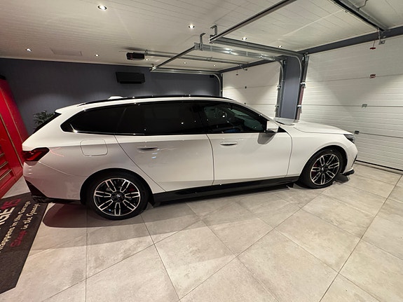 BMW i5 13 of 30
