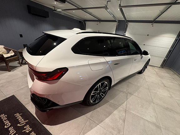 BMW i5 11 of 30