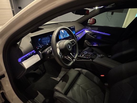 BMW i5 23 of 30
