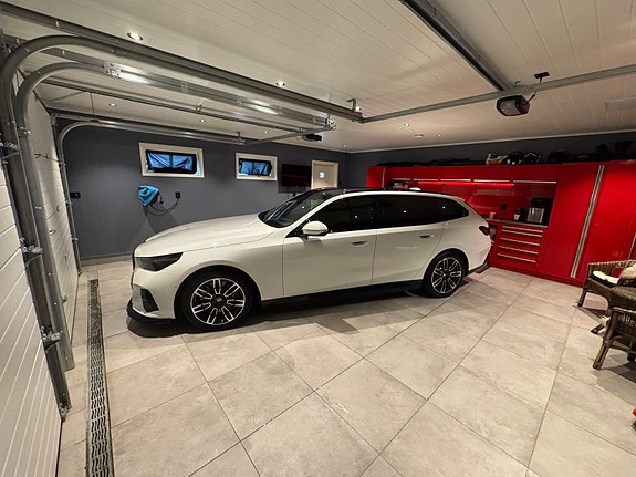 BMW i5 7 of 30