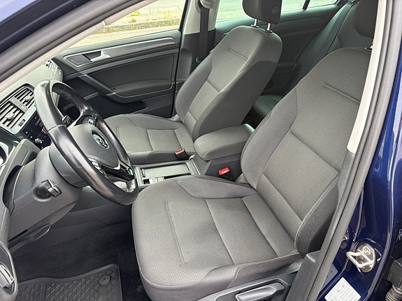 Volkswagen Golf VII 9 of 16