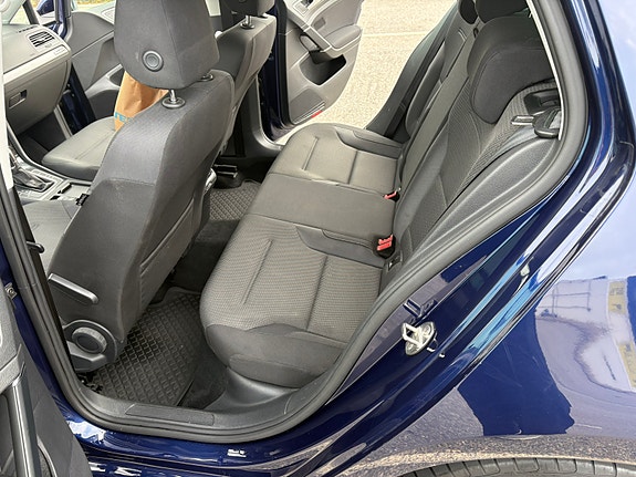 Volkswagen Golf VII 11 of 16