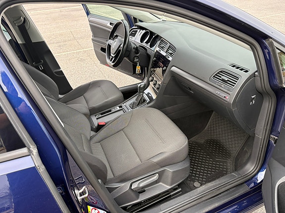 Volkswagen Golf VII 10 of 16