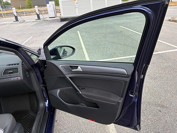 Volkswagen Golf VII 14 of 16
