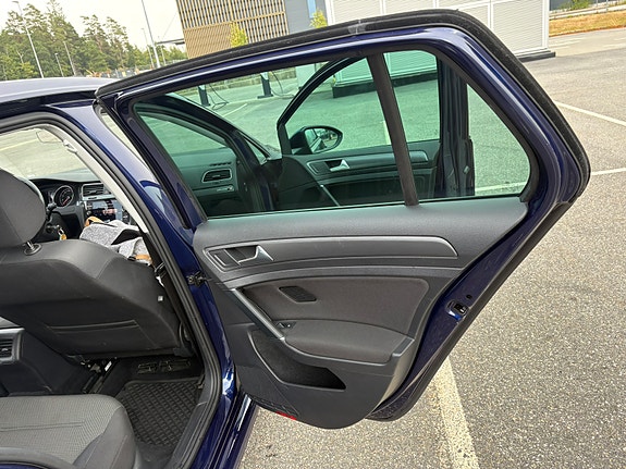 Volkswagen Golf VII 16 of 16