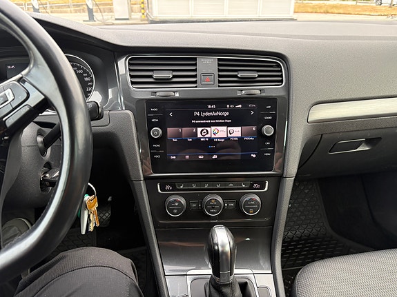 Volkswagen Golf VII 6 of 16