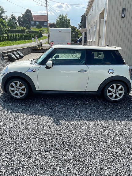 MINI Cooper S 3 of 5