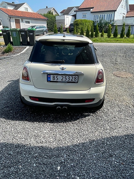 MINI Cooper S 4 of 5