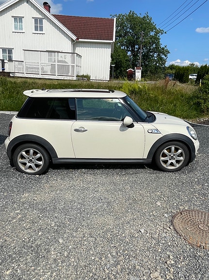 MINI Cooper S 2 of 5