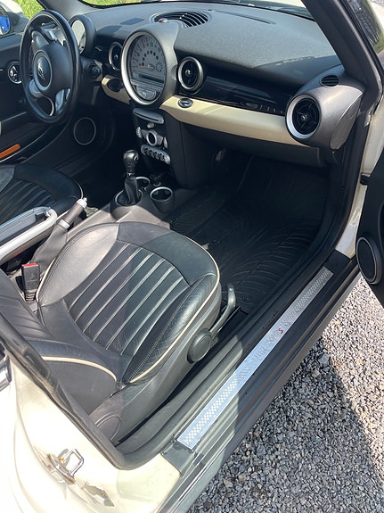 MINI Cooper S 9 of 13