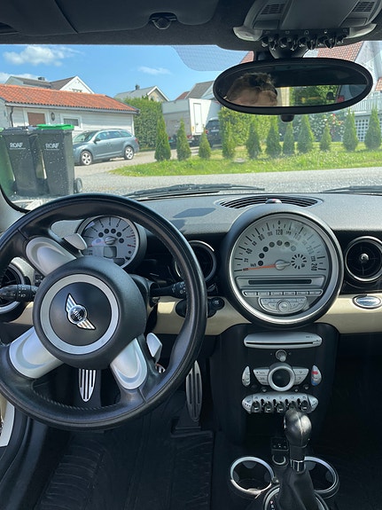 MINI Cooper S 8 of 13