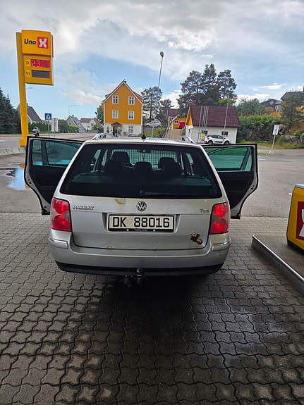 Volkswagen Passat 6 of 13