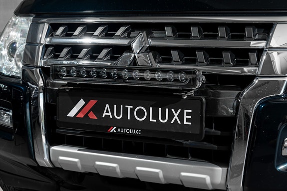 Mitsubishi Pajero 3 of 5