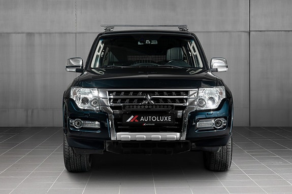 Mitsubishi Pajero 4 of 5