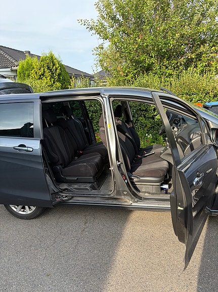 Mazda 5 3 of 5