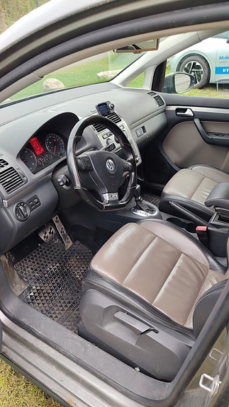 Volkswagen Touran 4 of 5
