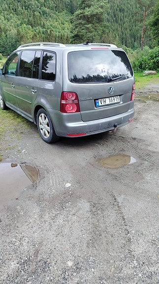 Volkswagen Touran 3 of 5