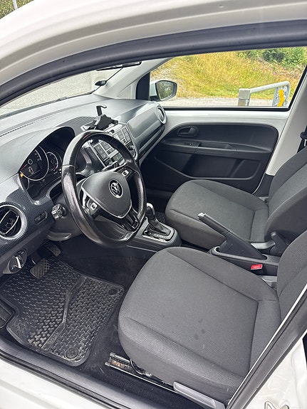 Volkswagen e-Up! 3 of 5