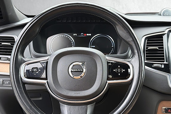 Volvo XC90 6 of 25