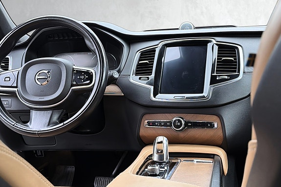 Volvo XC90 5 of 25