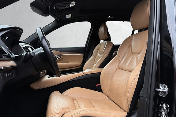 Volvo XC90 13 of 25