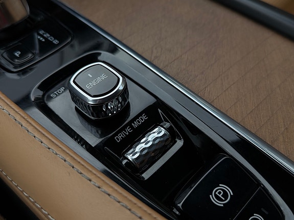 Volvo XC90 11 of 25