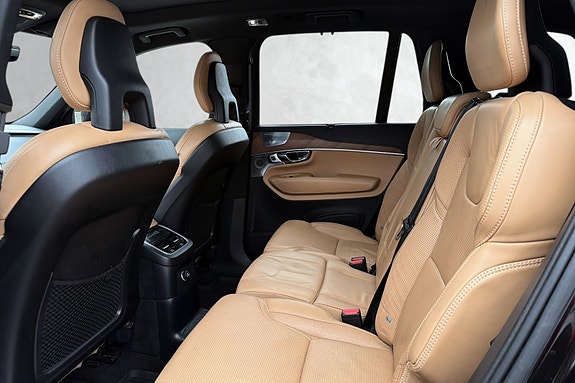 Volvo XC90 14 of 25
