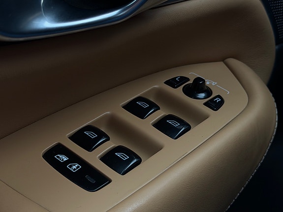 Volvo XC90 18 of 25