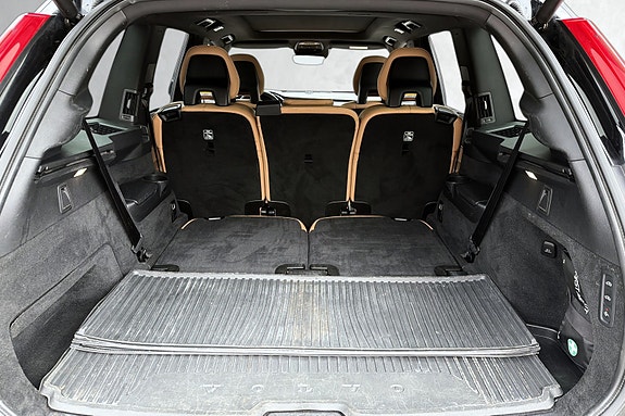Volvo XC90 16 of 25