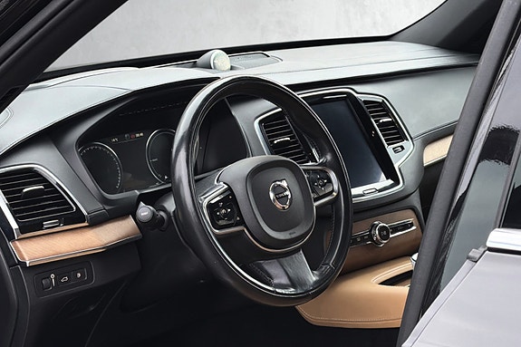 Volvo XC90 4 of 25