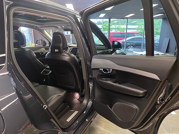 Volvo XC90 11 of 30
