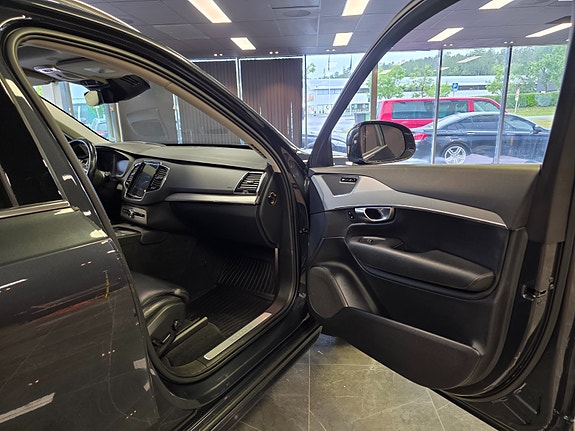 Volvo XC90 9 of 30